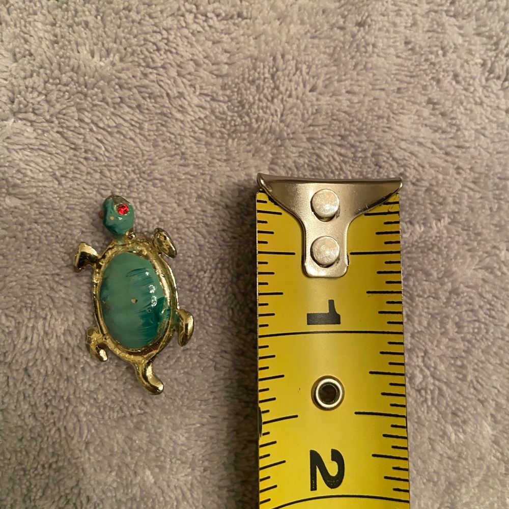 Green Turtle Brooch - Picture 2 of 2
